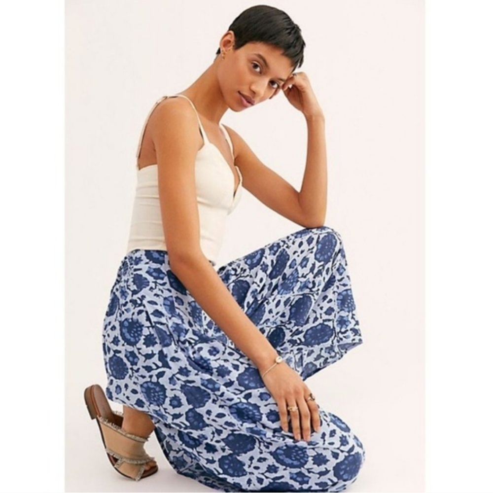 Free People Lady Lady Blue Printed Wide Leg Cropped Smocked Pants Womens Size XS - Picture 3 of 13
